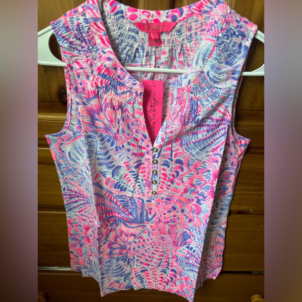 Brand New Lilly Pulitzer Essie top.